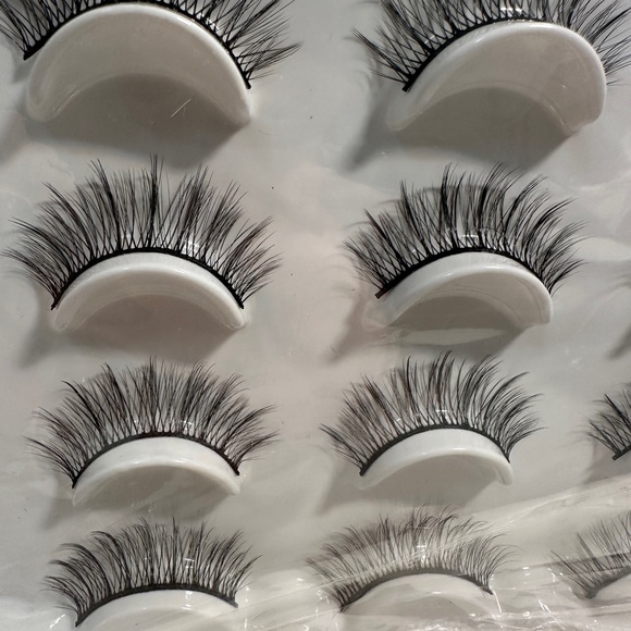 Natural Black False Eyelashes Set - Picture 4 of 6